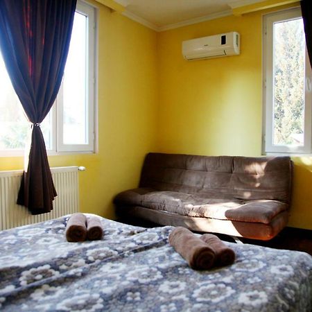 Guesthouse Different Тбилиси Экстерьер фото