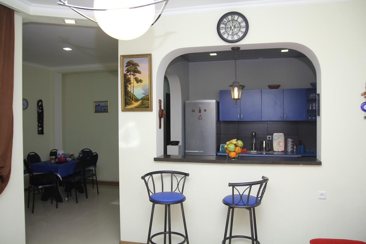 Guesthouse Different Тбилиси Экстерьер фото