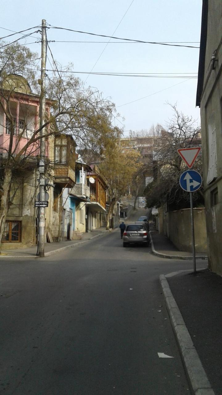 Guesthouse Different Тбилиси Экстерьер фото