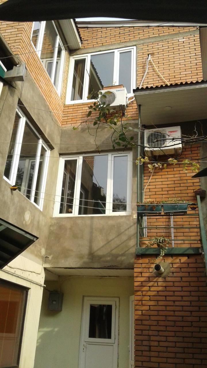 Guesthouse Different Тбилиси Экстерьер фото