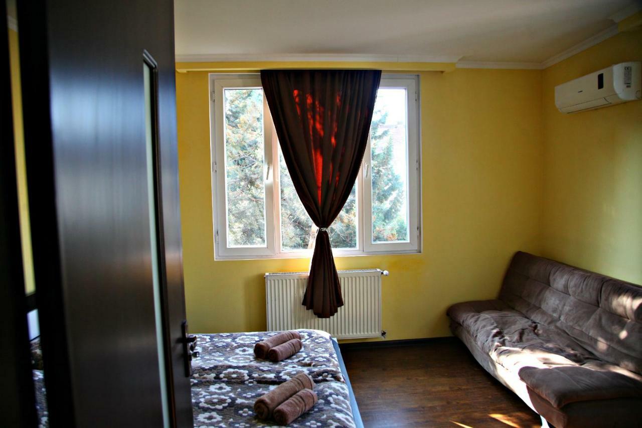 Guesthouse Different Тбилиси Экстерьер фото