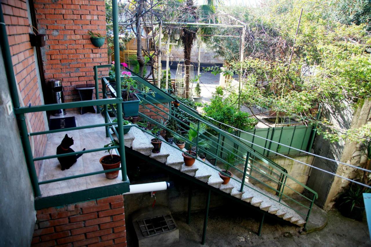 Guesthouse Different Тбилиси Экстерьер фото