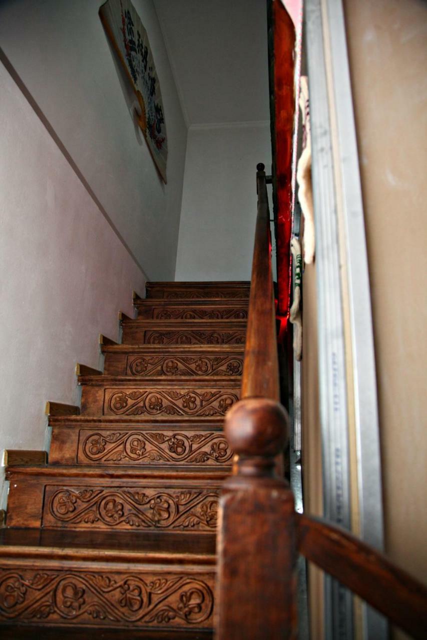 Guesthouse Different Тбилиси Экстерьер фото