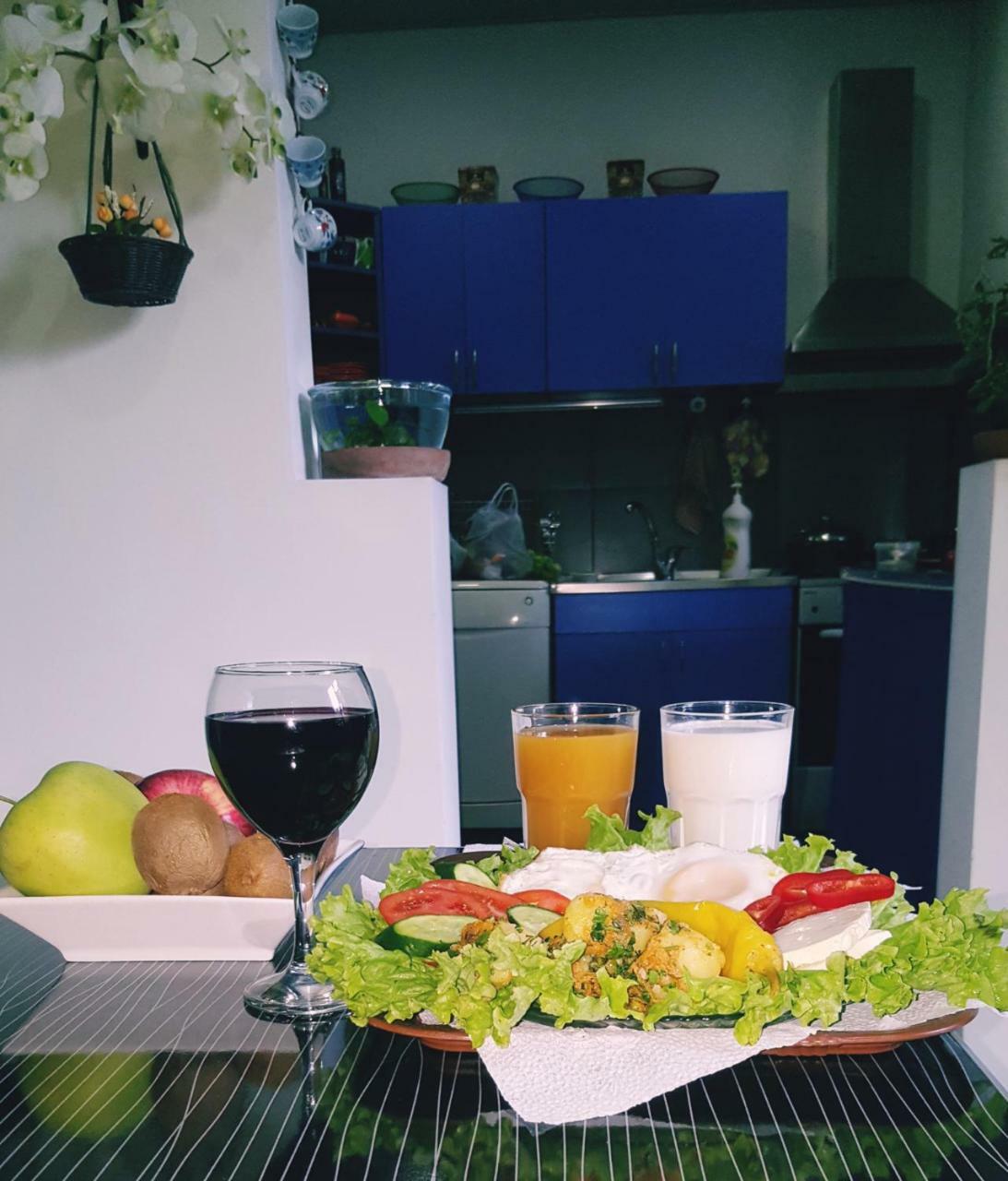 Guesthouse Different Тбилиси Экстерьер фото